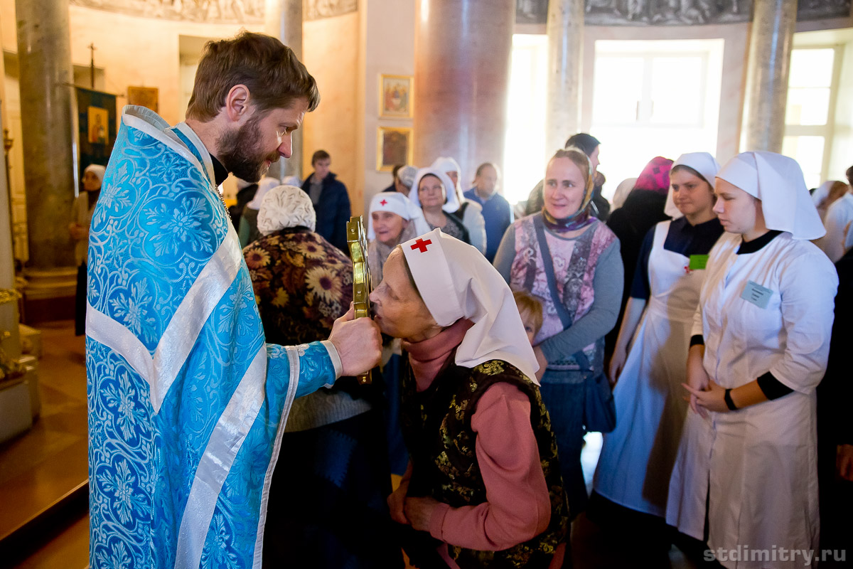 Больничный храм царевича. Храм Святого благоверного царевича Димитрия. Отец Иона храм царевича Димитрия. Больничный храм Святого благоверного царевича Димитрия. Школа при храме царевича Димитрия.